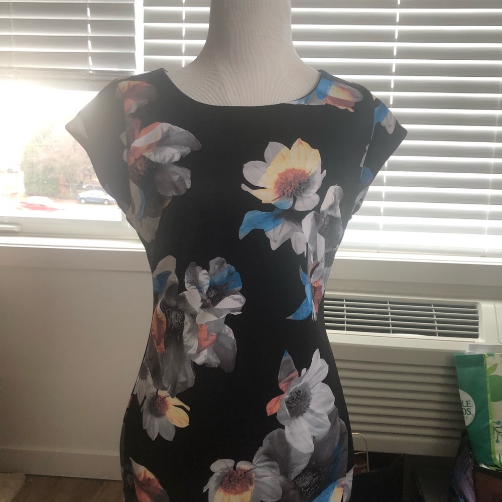 Bodycon fit dress - Picture 6 of 9
